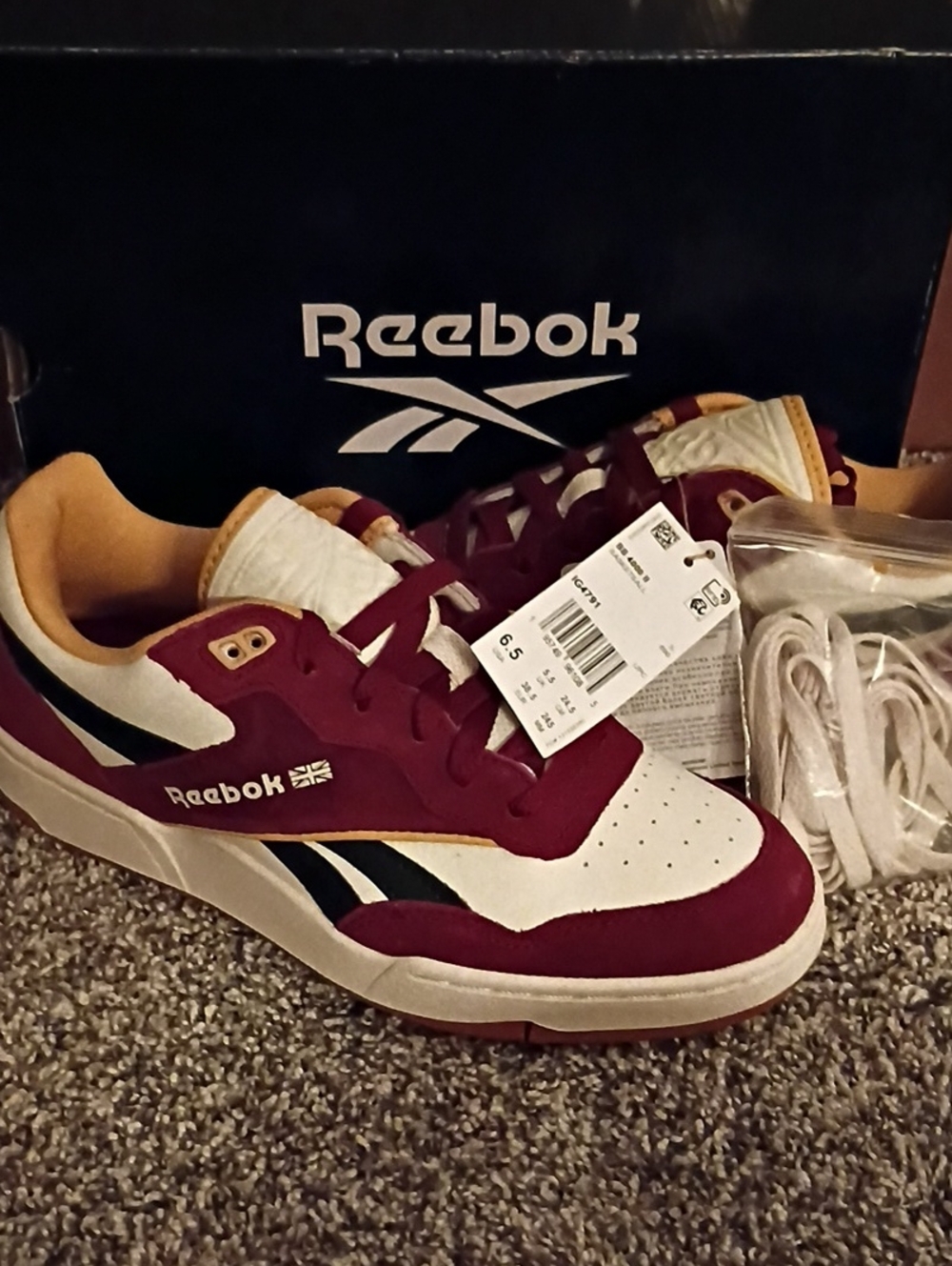 Reebok Burgundy and White Low-Top Sneakers w/Black Accents Men's 6.5 Women's 8